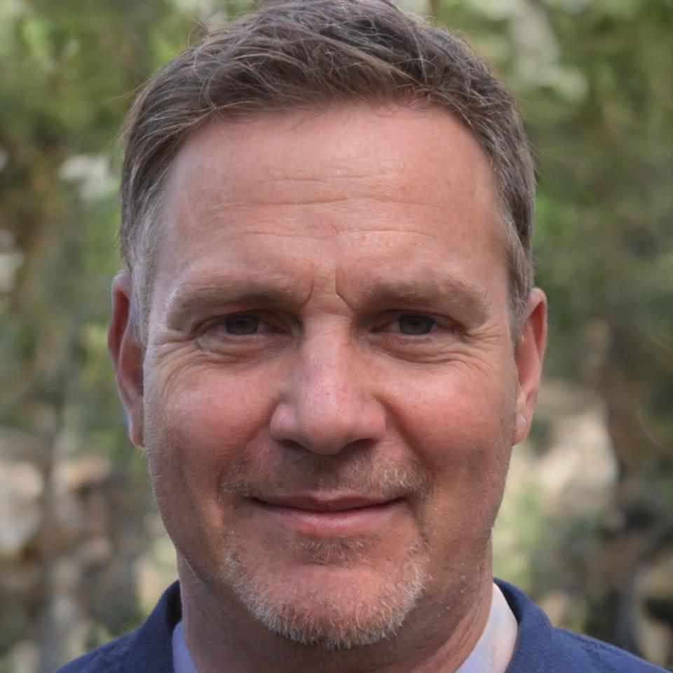 Perfil del instructor Mateu Vilanova especializado en optimización de procesos industriales